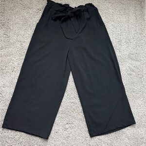 Angie Women’s Black Cropped Pants, Small